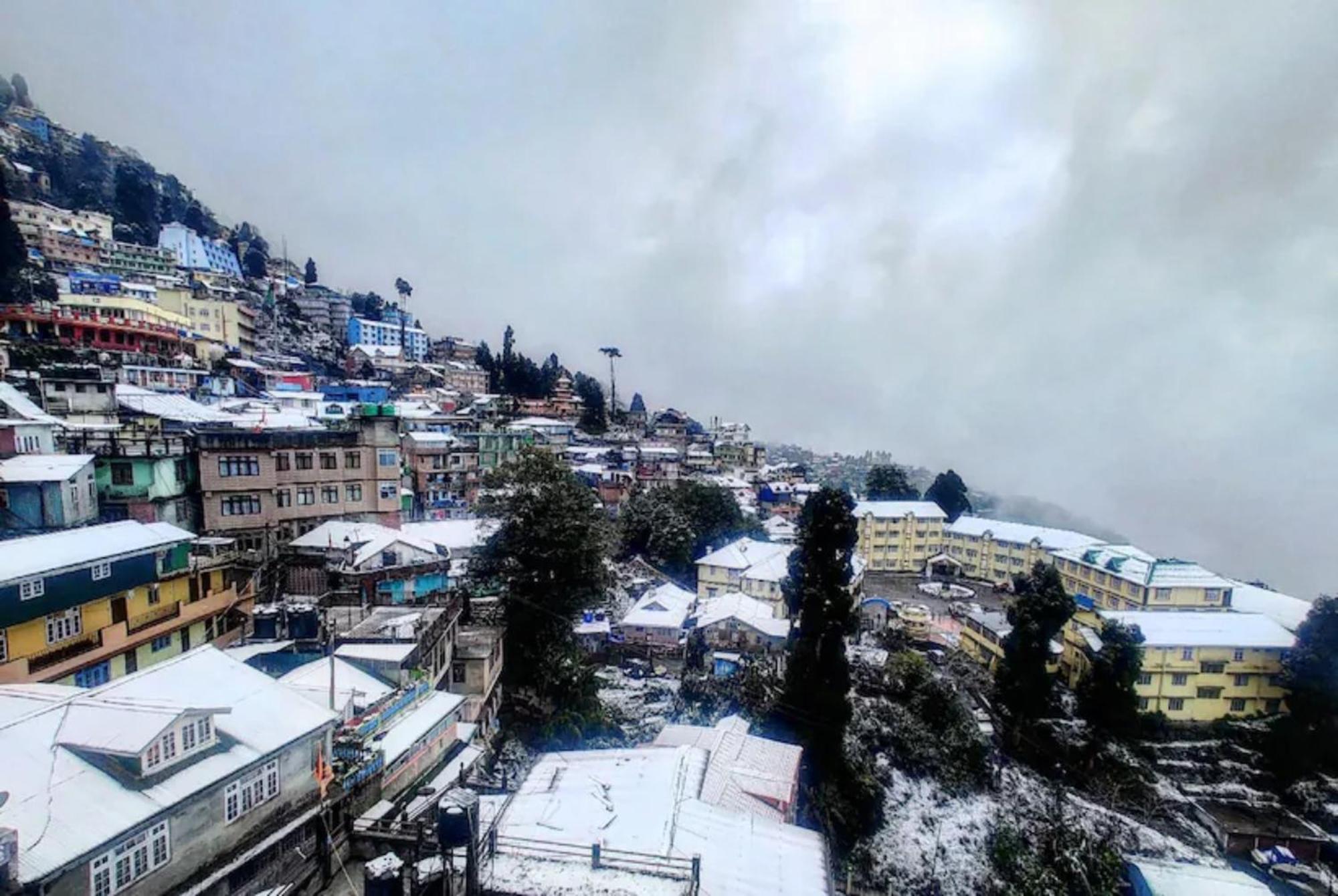 Hotel Pitstop Darjeeling - Excellent Service Recommended & Couple Friendly دارجيلنغ المظهر الخارجي الصورة