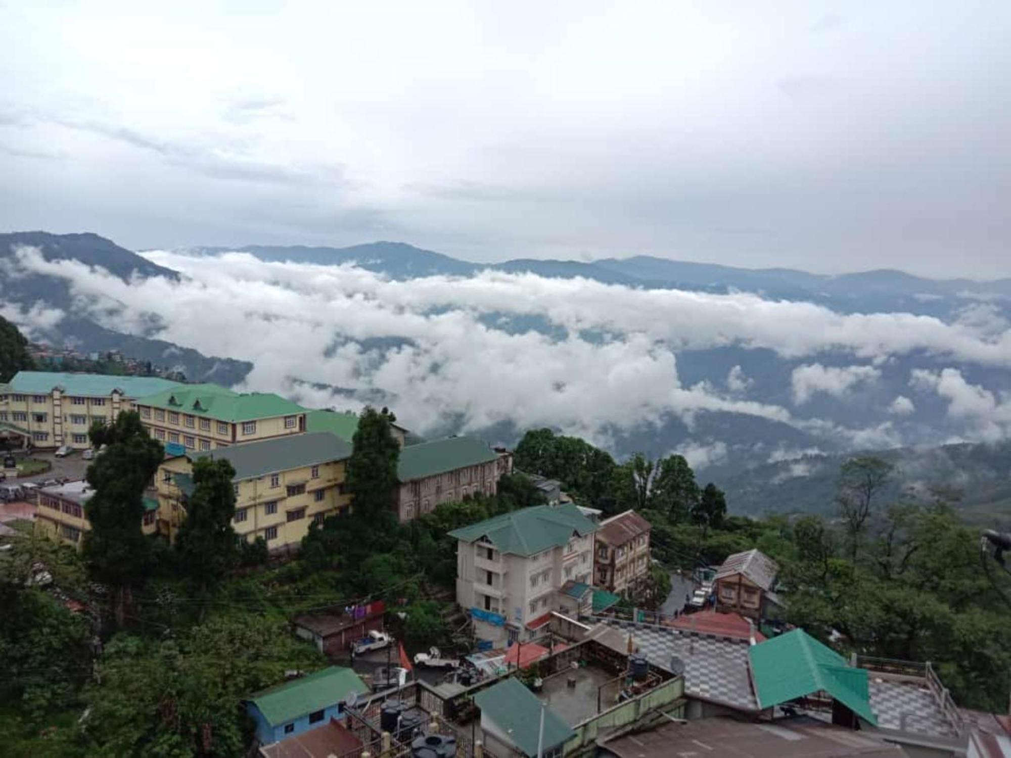 Hotel Pitstop Darjeeling - Excellent Service Recommended & Couple Friendly دارجيلنغ المظهر الخارجي الصورة