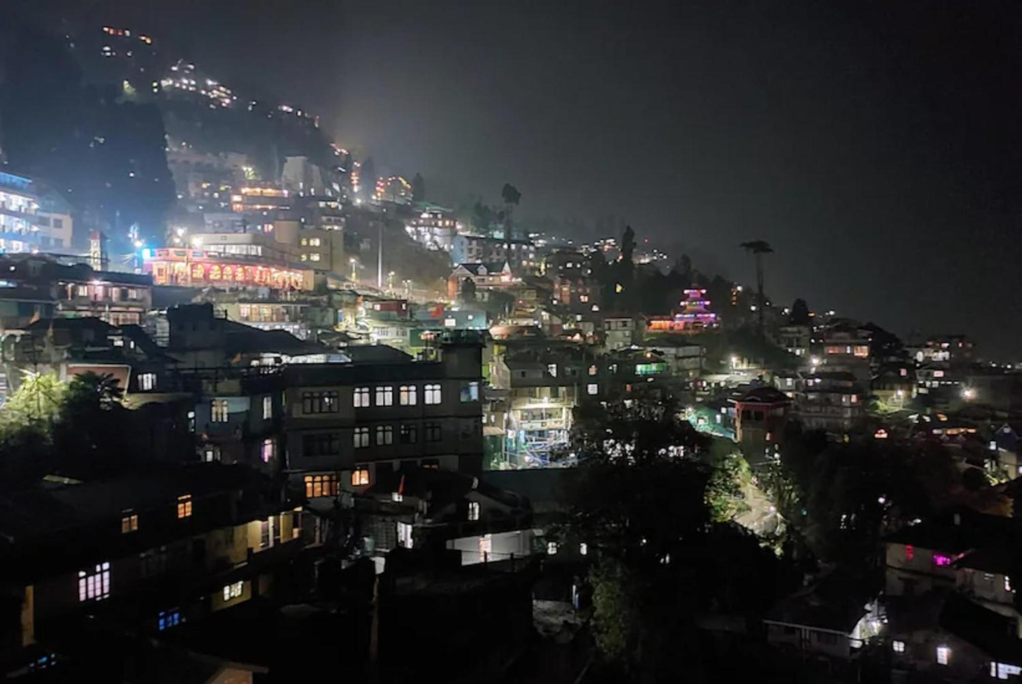 Hotel Pitstop Darjeeling - Excellent Service Recommended & Couple Friendly دارجيلنغ المظهر الخارجي الصورة