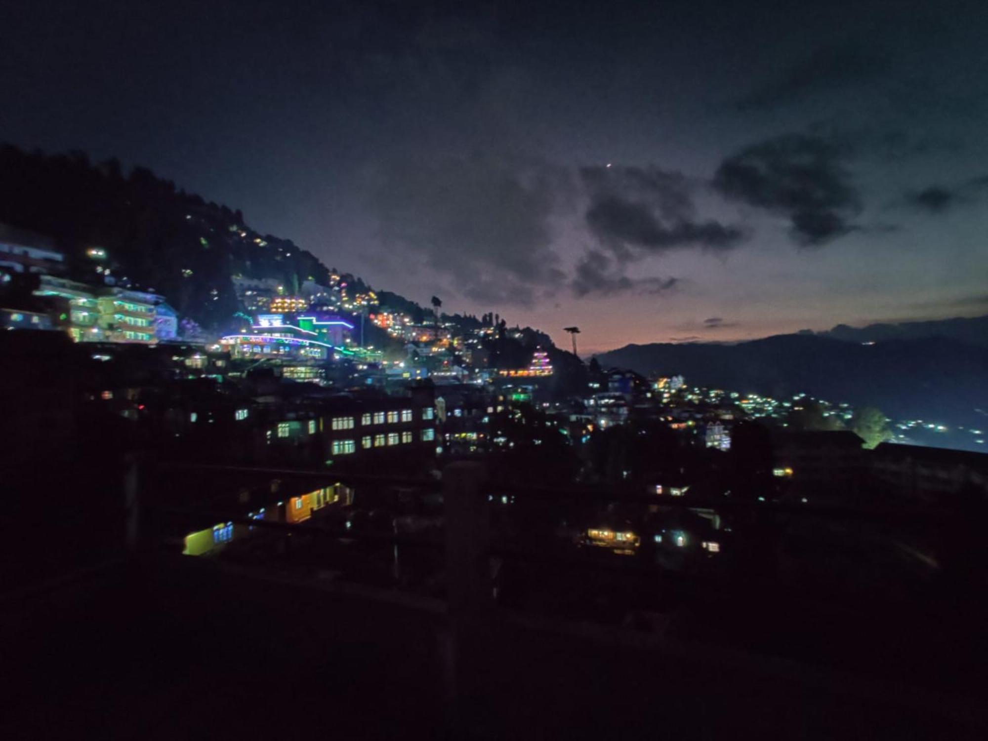 Hotel Pitstop Darjeeling - Excellent Service Recommended & Couple Friendly دارجيلنغ المظهر الخارجي الصورة